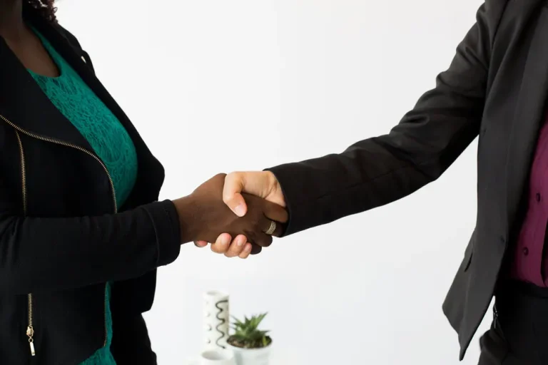 Handshake after agreeing a shipping plan
